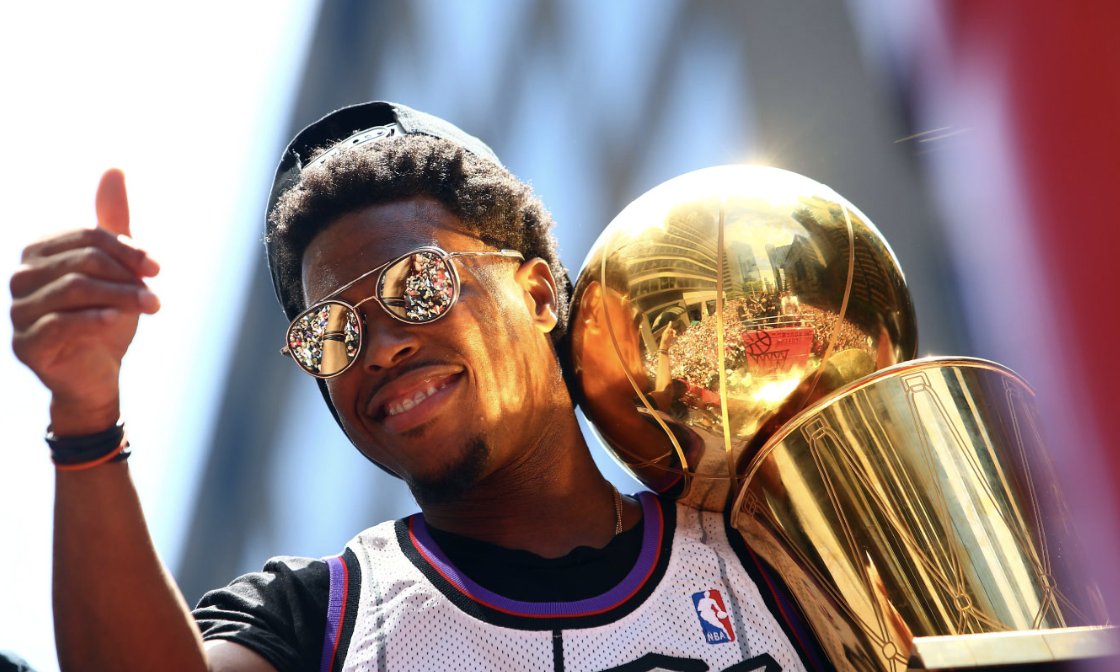 Kyle Lowry to sign a 1-day deal with Toronto to retire with the Raptors, per @michaelgrange 

Legend 