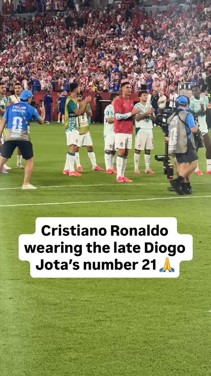 Cristiano Ronaldo wore the late Diogo Jota‘s number 21 following Portugal’s stunning round of 32 win 🙏#fifaworldcup 