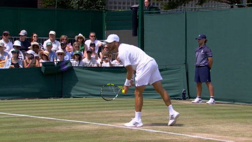 Behind-the-back AND tweener in the same point 😮‍💨 