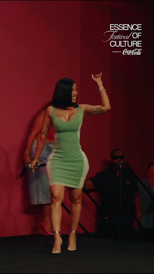 The girls are outside! 

Cardi B makes her first stop at ESSENCE Fest on the BeautyCon stage before taking the SuperDome later tonight. 

#ESSENCEFest #WeLoveUs 