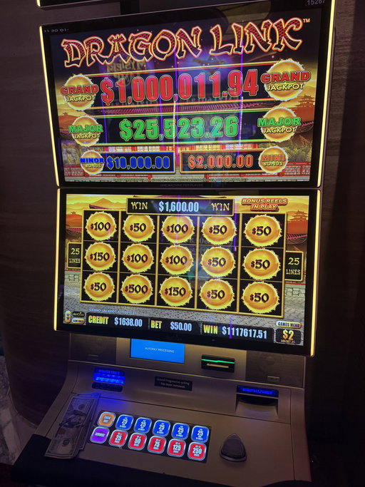 I just smacked for $1.1M on a slot at the @HardRockHolly !!! LETS GOOOOO 