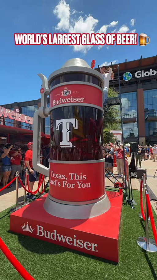 NEW WORLD RECORD 🍺 

The World’s Largest Glass of Beer has officially been poured at @GlobeLifeField! 