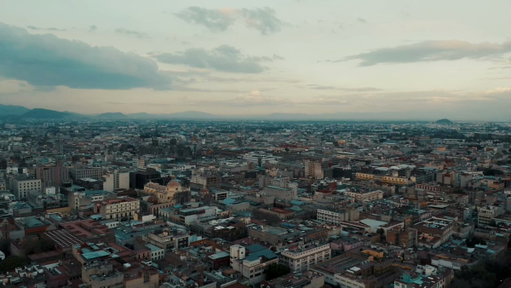 México es la tierra de los que nunca se rinden ni dejan de creer o alentar, los que trabajan duro por cada meta, los que apoyan sin dudar.

Los que sueñan sin fronteras, los que siempre están dispuestos a luchar y los que saben que con unidad, esfuerzo, fe y trabajo no hay imposibles de lograr.

Hoy es dejarlo todo dentro y fuera de la cancha como si no hubiera mañana y con la certeza de que dejamos el corazón y el alma en cada jugada y cada grito para apoyar.

Hoy el país entero se mueve, hoy el mundo vuelve a vibrar con el #SomosMéxico y más. 💚🤍❤️