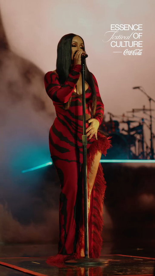 At your best you are love! 

Excuse us while we sit in our feeelings a little after watching this beautiful serenade by the multi talented Mya. 

#ESSENCEFEST 