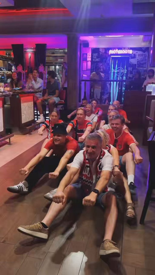 When Norway takeover the Cafe!! ⚽️

🎥 Hard Rock Cafe Florence 