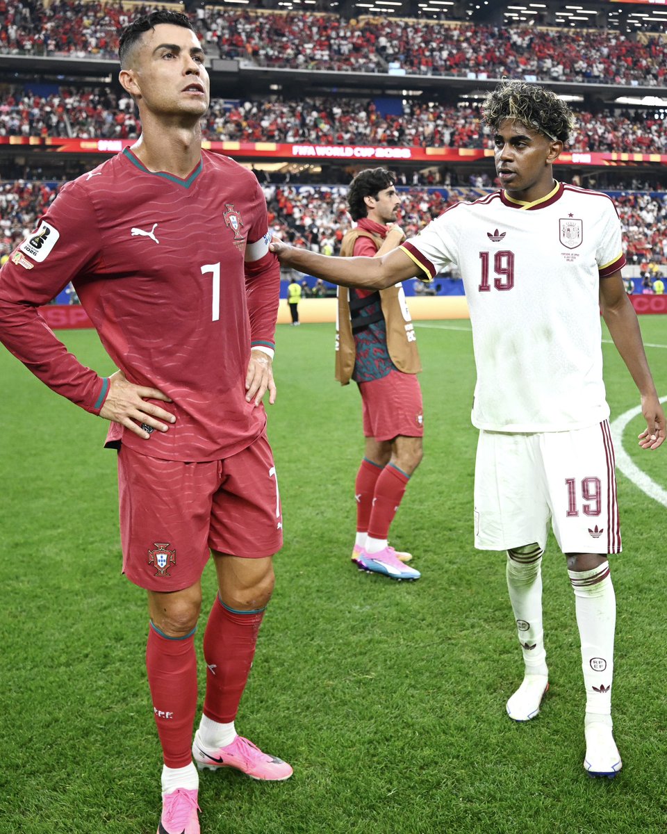 Lamine Yamal went over to Ronaldo after his last World Cup match.

Respect 💯 