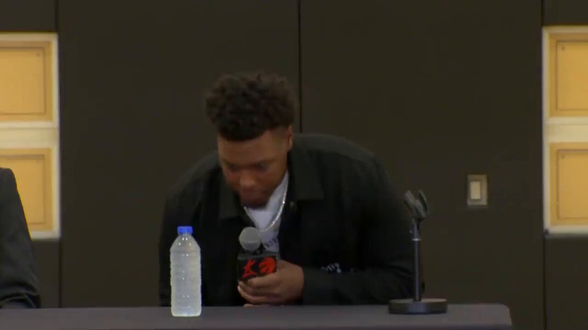 Kyle Lowry:

“I’ve been thinking about coming back now that Kawhi is back.” 💀

(via @Sportsnet) 