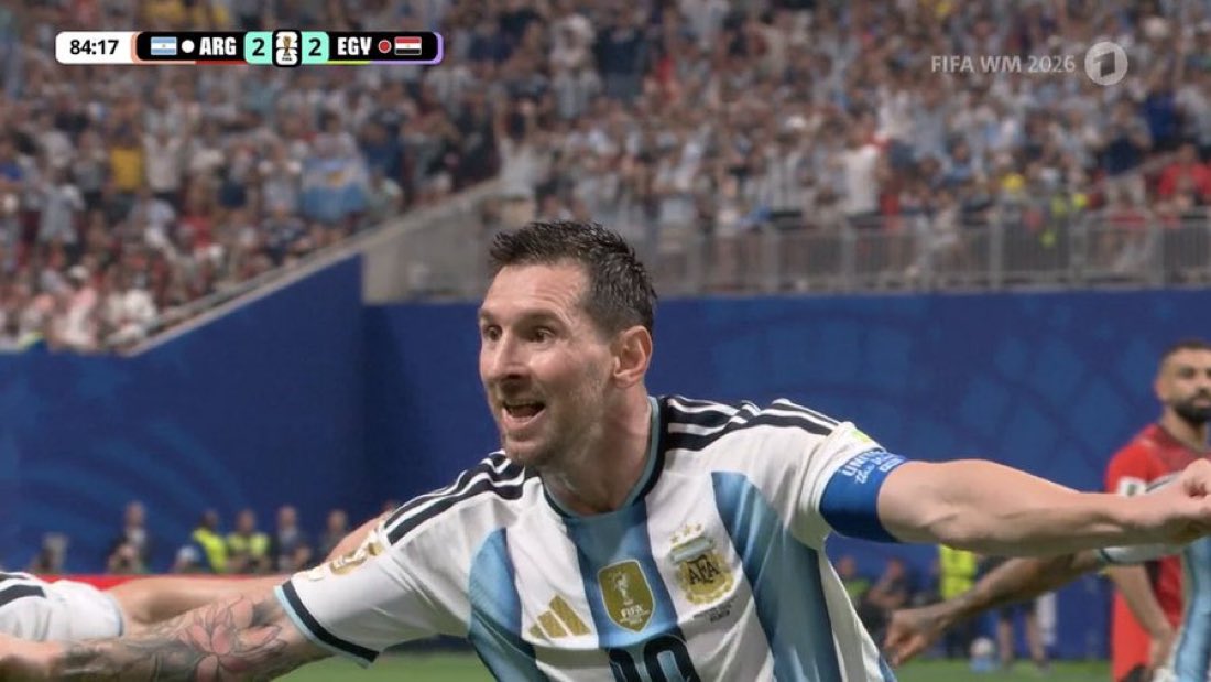 🚨 HISTORY! 🤯

Lionel Messi has 8 World Cup goals in this tournament and is the TOP SCORER. 🇦🇷

FIRST PLAYER EVER to score in NINE straight World Cup games. ⚡️ 