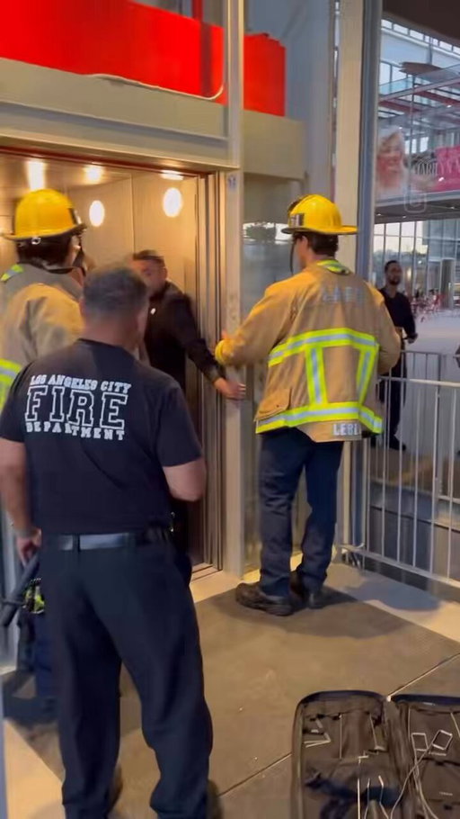 Wes Anderson and James L Brooks saved by the Los Angeles Fire Department from a broken elevator! I can’t wait to see him direct a movie based on this event! 🙌 