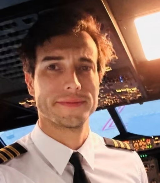 A student pilot successfully landed a plane by herself after her instructor jumped to his death mid-flight

She said her instructor told her "You know what to do" before leaping from the aircraft 