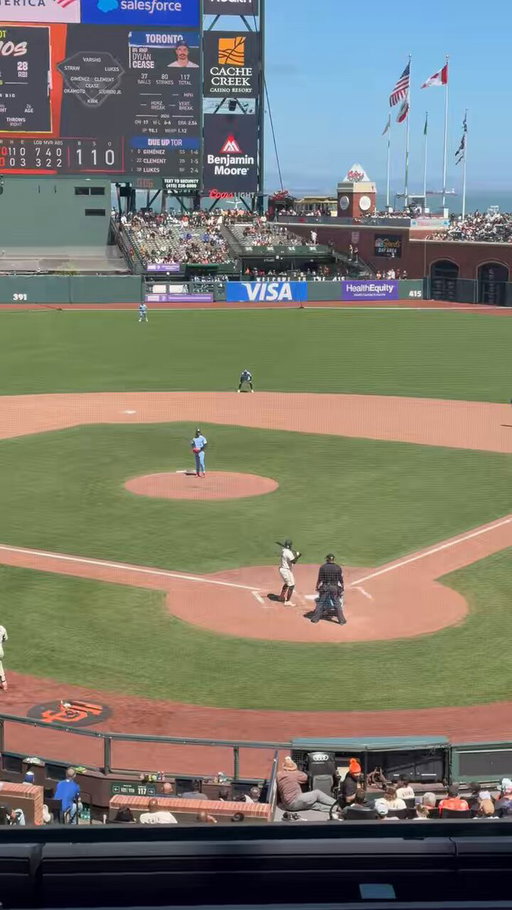 Dylan Cease gets the no-no broken up in the 9th. Incredible outing. 