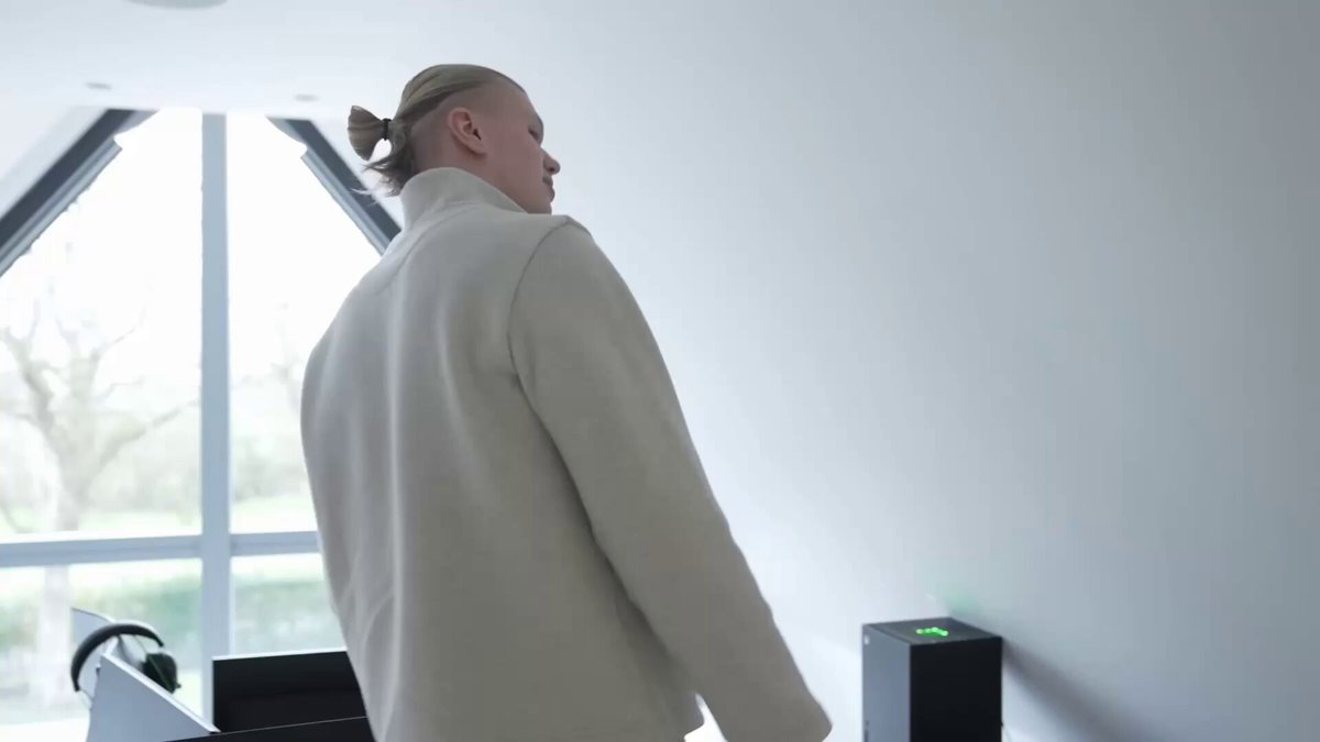 When Erling Haaland isn’t dominating on the pitch, he’s hosting LAN parties with the boys…

ONE OF US! 
