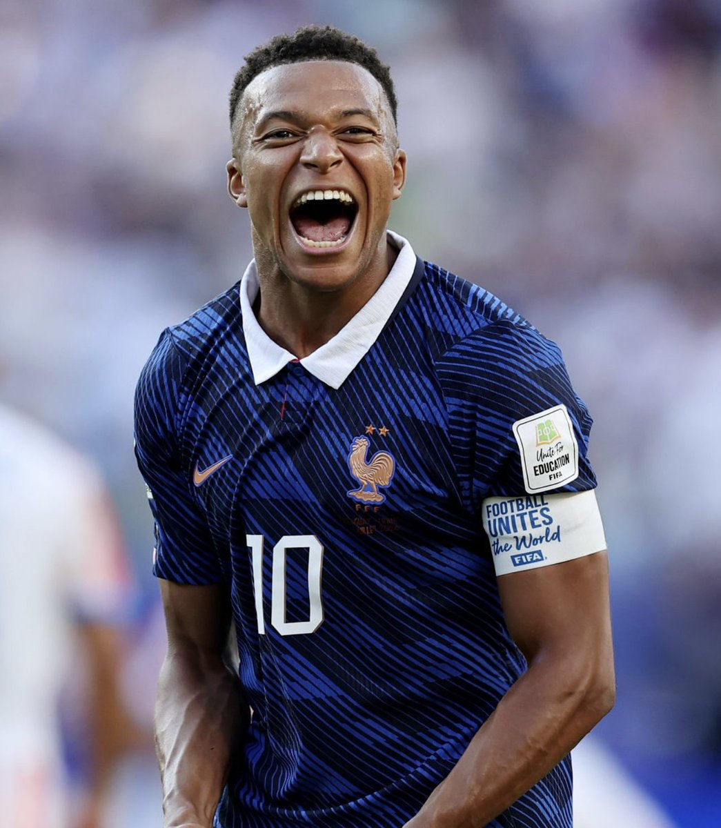 🚨Official World Cup Golden Ball chances ahead of the Quarter Finals, per Polymarket:

37% - 🇫🇷Kylian Mbappé
30% - 🇦🇷Lionel Messi
9% - 🏴󠁧󠁢󠁥󠁮󠁧󠁿Harry Kane
8% - 🇳🇴Erling Haaland
7% - 🏴󠁧󠁢󠁥󠁮󠁧󠁿Jude Bellingham
5% - 🇫🇷Michael Olise
2% - 🇪🇸Lamine Yamal
2% - 🇫🇷Ousmane Dembélé

Comment who you think should win👇