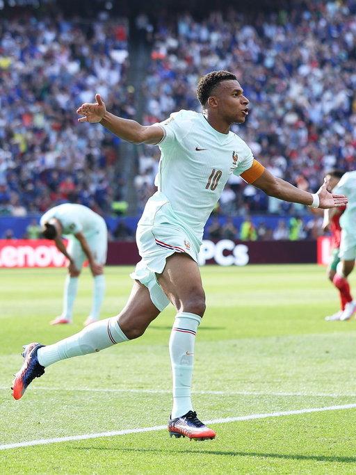 【W杯】フランス、モロッコに2-0で勝利、準決勝進出

・エムバペとデンベレが後半にゴール
・エムバペは今大会8点目、得点王1位のメッシと並ぶ

予測市場ポリマーケットでは、フランスが次戦も勝利し決勝に進出する確率を65％と予測 