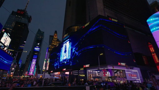 📢🚨Mewtwo has arrived in Times Square! 

📍: New York City, USA 
#PokemonGO10 