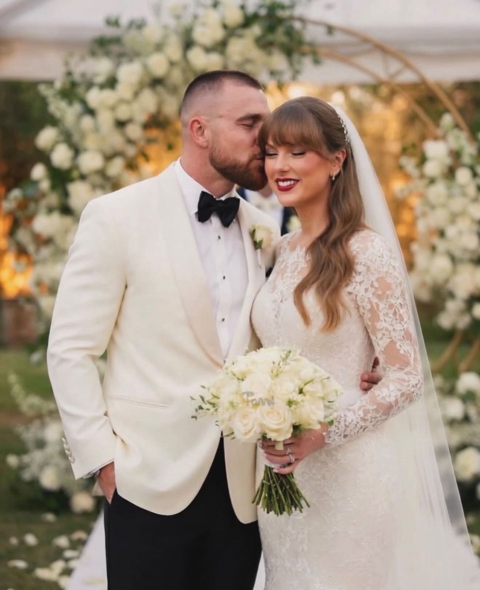 JUST IN: Piles of garbage from Taylor Swift’s wedding have sold out, after being listed for $25/bag. 