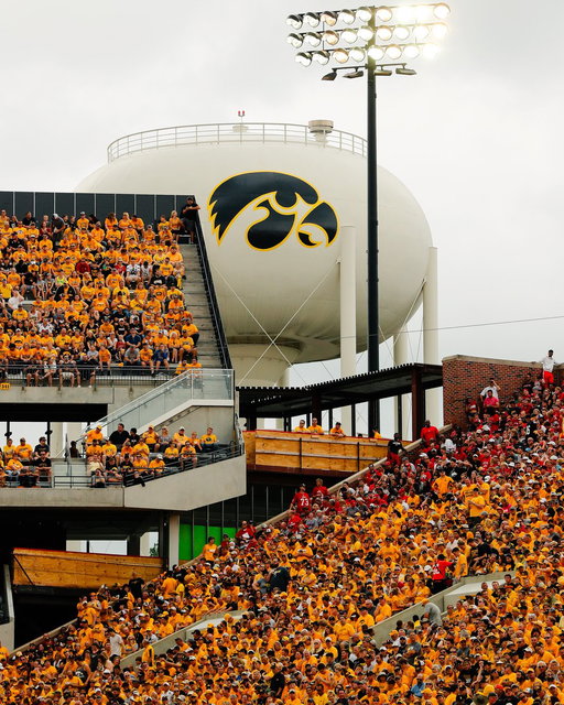 The End of an Era 🥹

The removal of the iconic Tigerhawk water tower on Hawkins Drive will begin today!

🗞️: https://bit.ly/4f5NlY1 