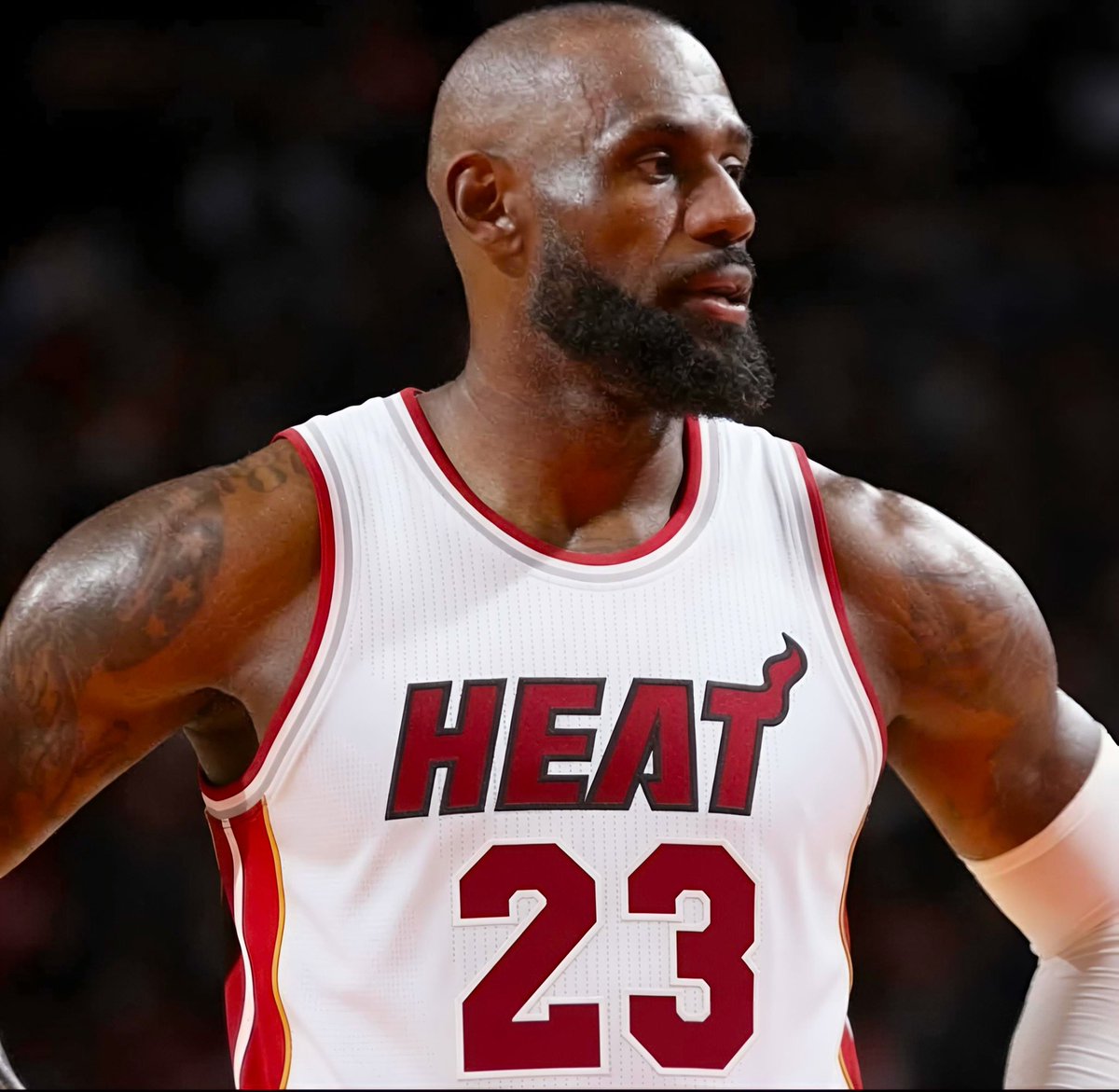 🚨BREAKING: The polymarket for LeBron James to return to Miami is MOVING 

Bron currently has a 32% chance to be wearing a Heat jersey next season 