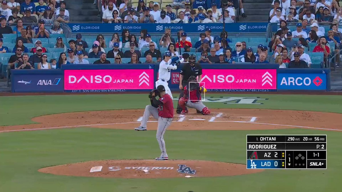 Shohei Ohtani leads things off for the @Dodgers with a homer to the opposite field 🔥 