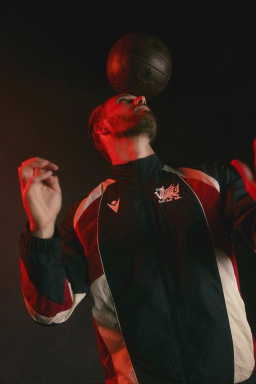 This jacket btw 🤩

🔴⚪️ #WxmAFC 
