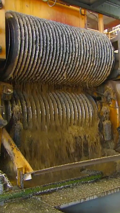The liquid that becomes sugar 😲 #howitsmade #sugar #foodscience 
