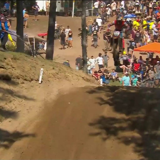 Sacha has left the podium favoring his right arm/shoulder 😳 

#ProMotocross #SMX 