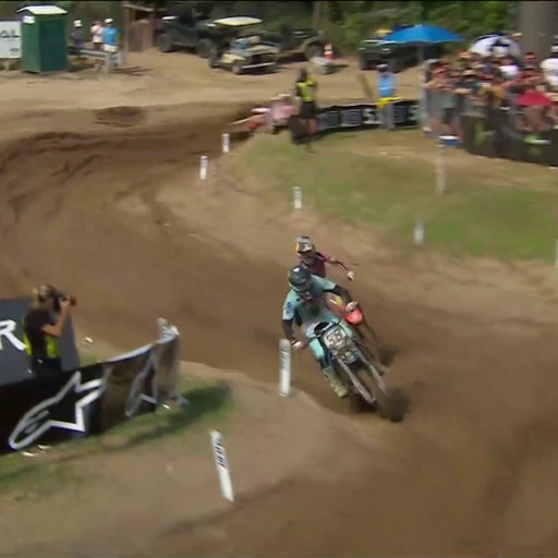 Jett makes the move stick on Deegan ⏭️ 

#ProMotocross #SMX #Honda 