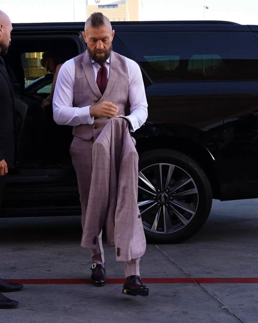 Conor McGregor is in the house for his first UFC fight in 5 years 🔥

(via @UFC) 
