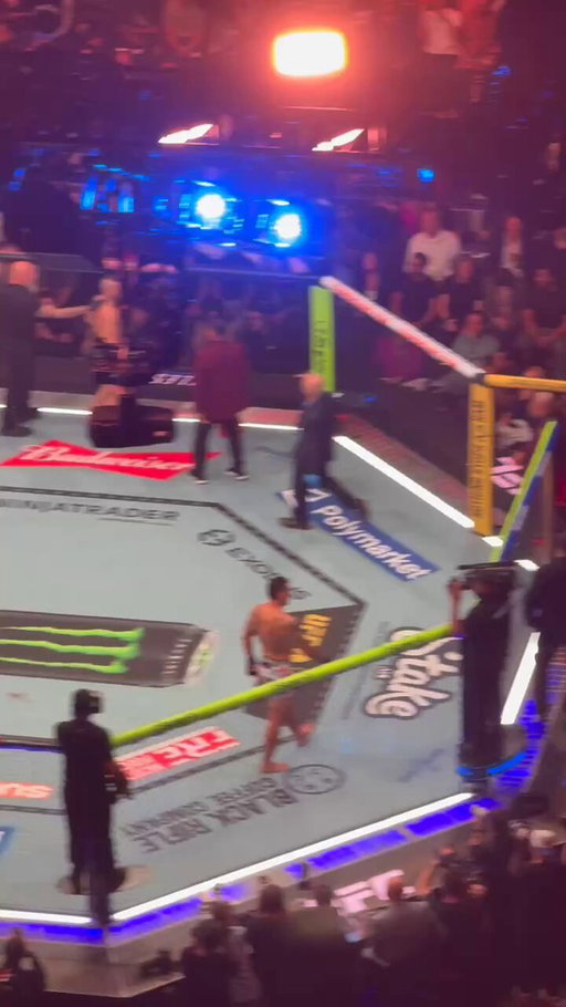 Holloway really hit Conor's signature strut after his victory. 👀 