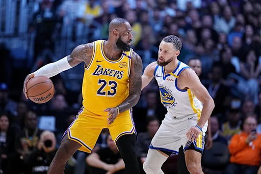 🚨BREAKING🚨

Multiple Western Conference executives believe LeBron will sign with the Warriors over the Cavs, per @Alex__Schiffer

IS LEBRON COMING TO THE BAY 😳 