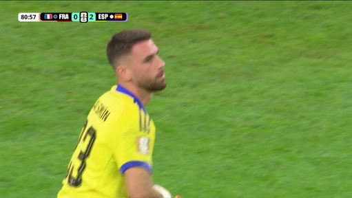 Unai Simón comes off his line but gets back just in time! 