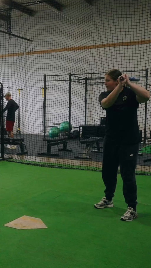 Pivot to Hook Em. Start open. Pivot. Close all the way. Belly button through the pitcher.

@coach_k19  on the drill that teaches hitters to rotate fully instead of cutting it off.

#betonme 