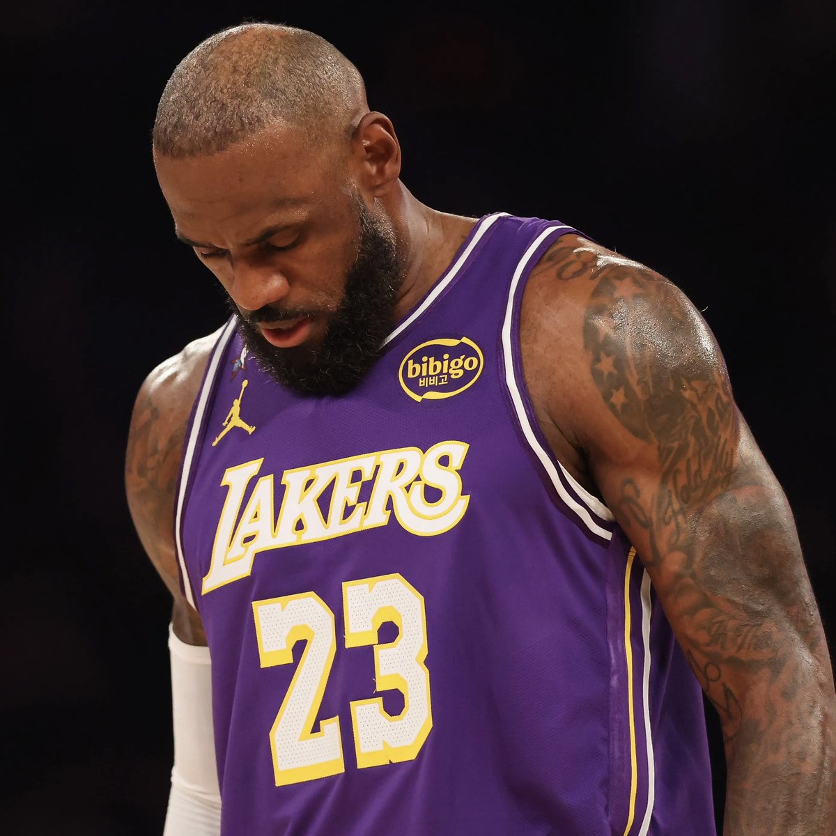 The Warriors are getting the impression that LeBron James is going to sign with a team in the East.

(via @MarcJSpears) 