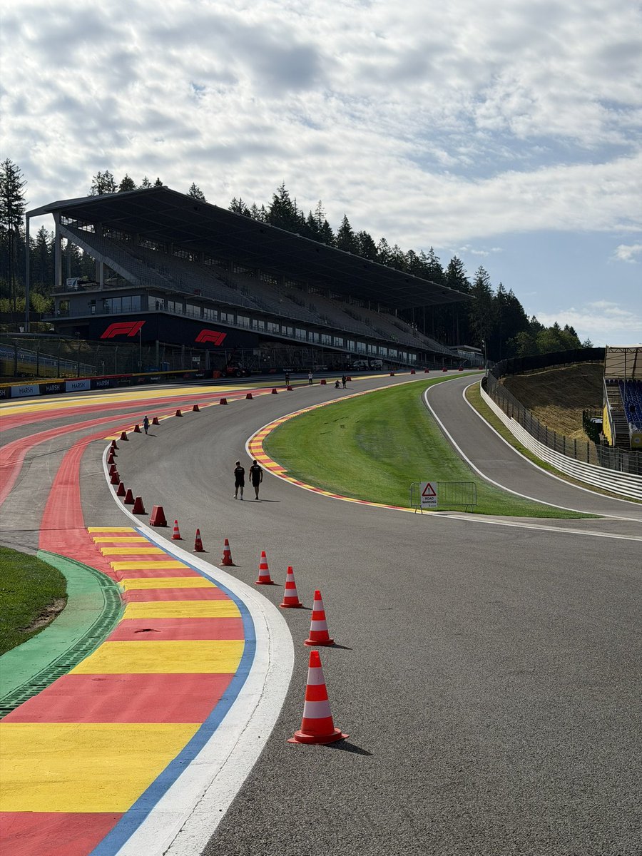 Eau Rouge ➡️ Raidillon 😲

#F1 || #BelgianGP 🇧🇪 