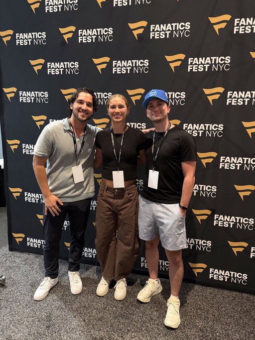Do people post pictures on X?

Great first day at @FanaticsFest seeing everyone from KK Harvey &amp; Megan Keller to Roger Clemens to Kevin Hart to LeBron James! Excited for the rest of the weekend at Javits Center 🫡 