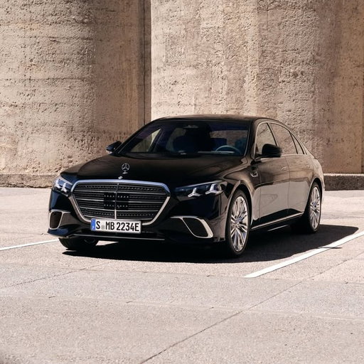 Architectural calm.

From city lights outside to a warm, crafted glow inside.

#MercedesBenz #WelcomeHome #140YearsOfInnovation #SClass 