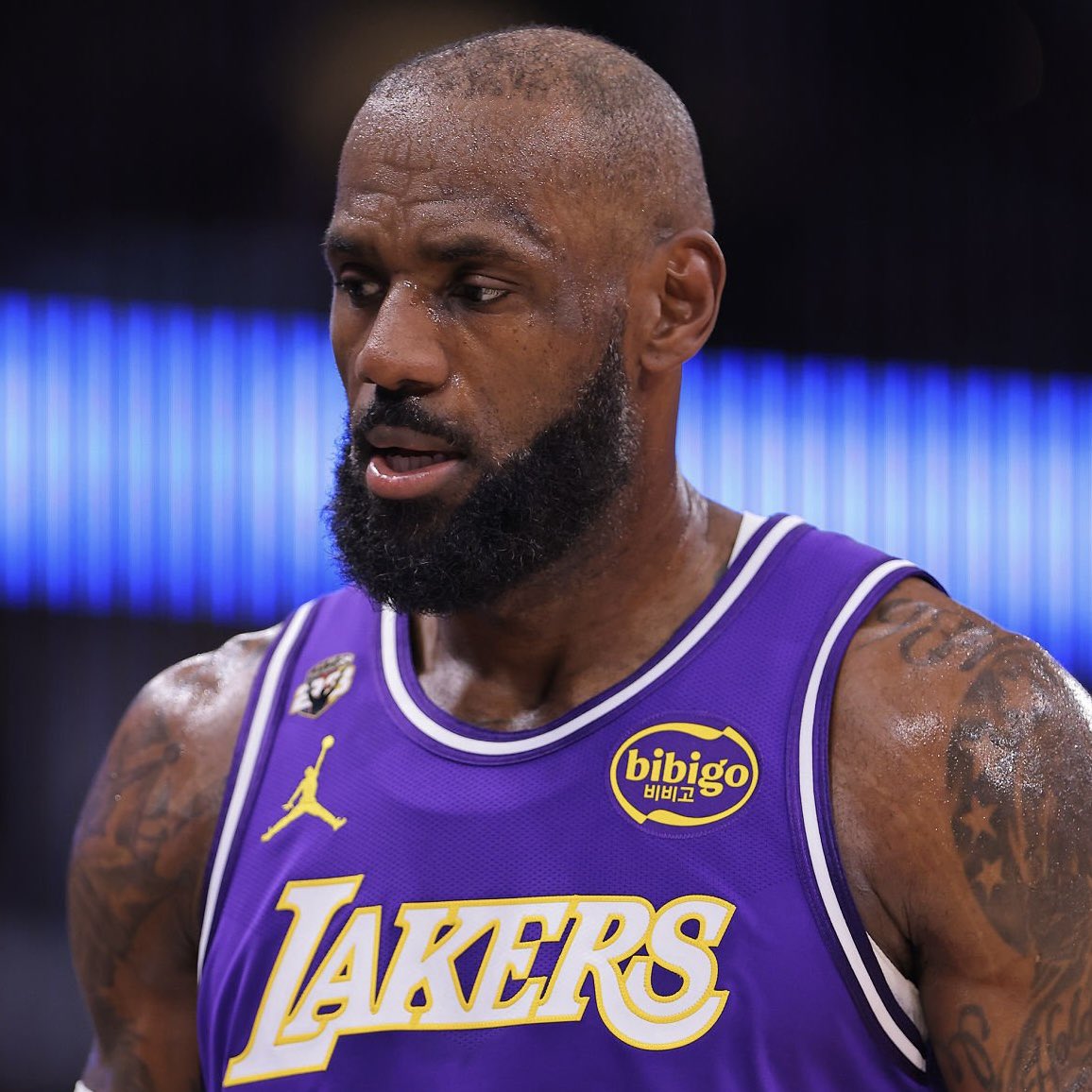 "In the conversations that I've had in the last 24 hours, it seems like an Eastern Conference team will win the LeBron James sweepstakes," per @mcten. 