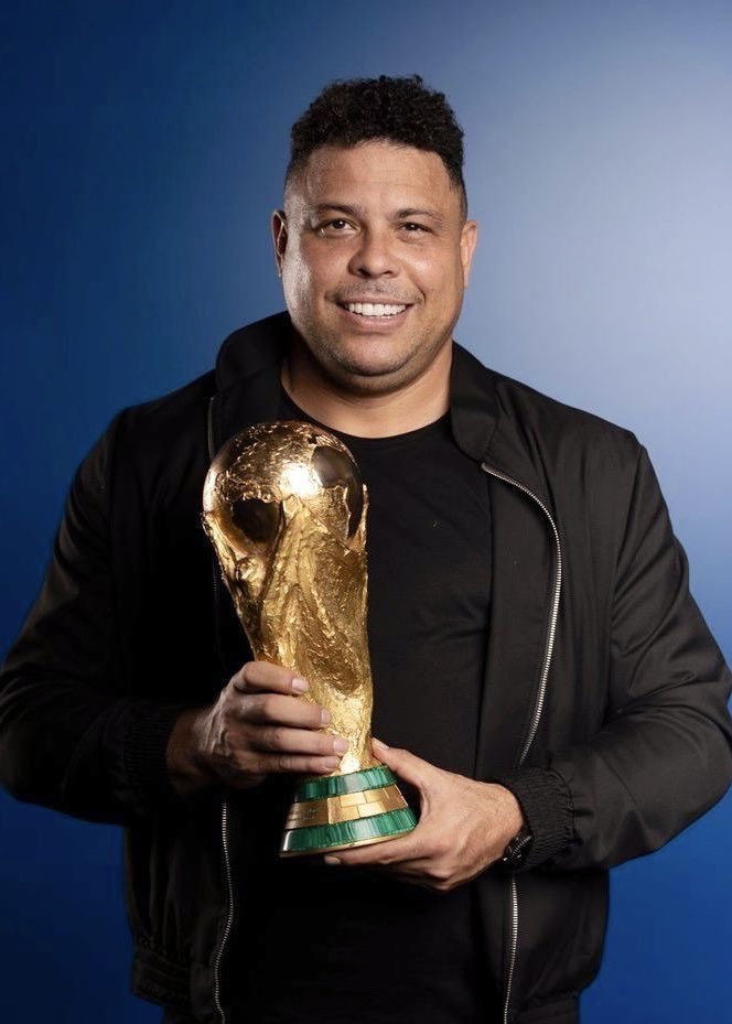 🚨TRENDING: Ronaldo Nazário on Cristiano Ronaldo’s performance in the World Cup: 

“In general, the body lets you know when it can't take any more. The battle against the body is really very hard to win.”

“Maybe he still has the level to play in Saudi Arabia, but when it comes to playing a World Cup, you realize it's much more difficult because the level is much higher.

“Despite our passion, our love for football, and the desire to play forever, in the end, it's the body that ends up deciding for us. Today, I no longer play football because my mind works in a way that my body can no longer keep up.”