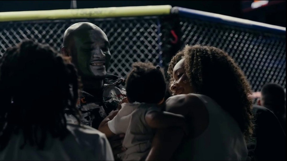 Kamaru Usman taking a moment to embrace his family after making weight for UFC Oklahoma City. ❤️🥹

(Via @USMAN84kg ) 