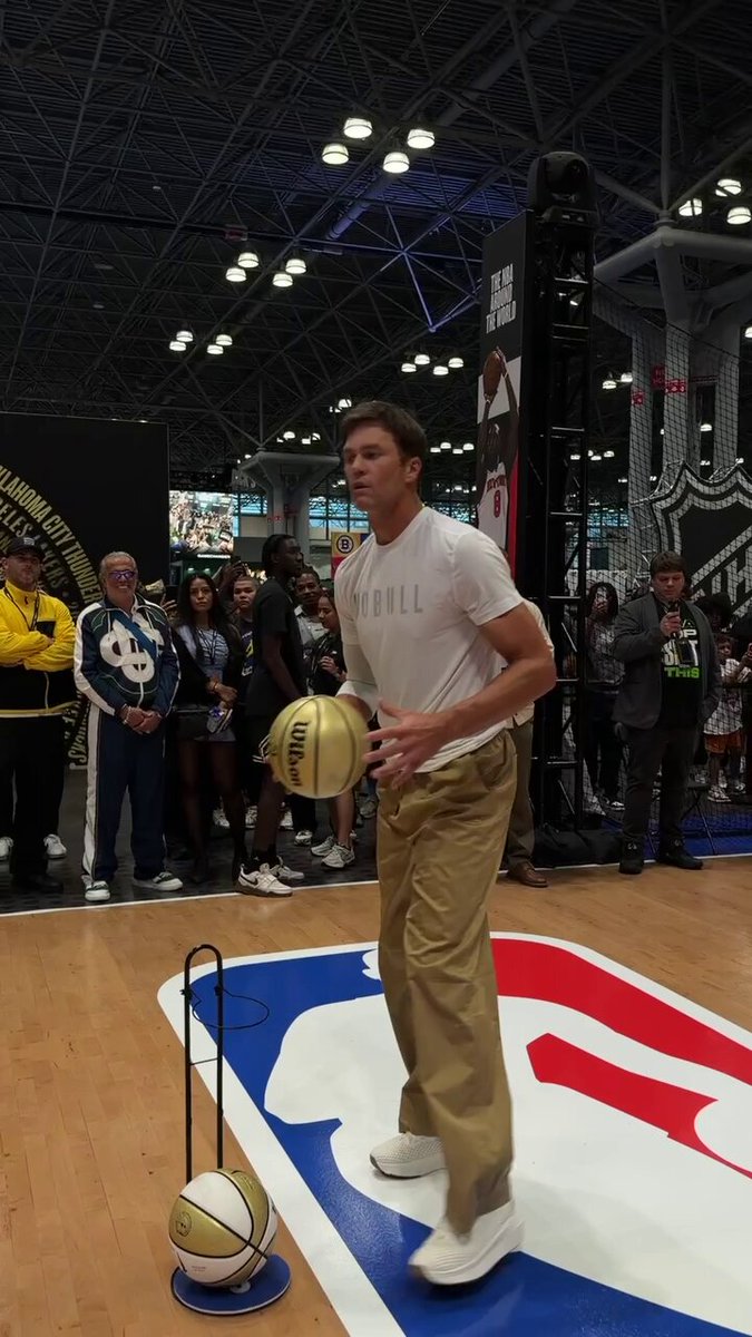 Tom Brady shows off his basketball skills with this bucket from half at @FanaticsFest! 👏 