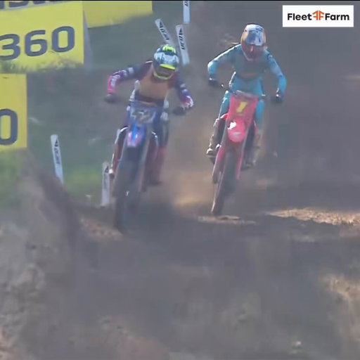 JETT IS DOWN 🤯 

@MonsterEnergy 450 moto 2 LIVE fueled by @fleet_farm 🎥 

#ProMotocross #SMX #Honda 
