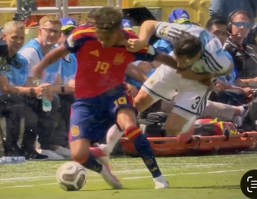 🚨CRAZY: Argentina’s defender jumped and put his studs through Lamine Yamal’s calf

No card, no VAR 