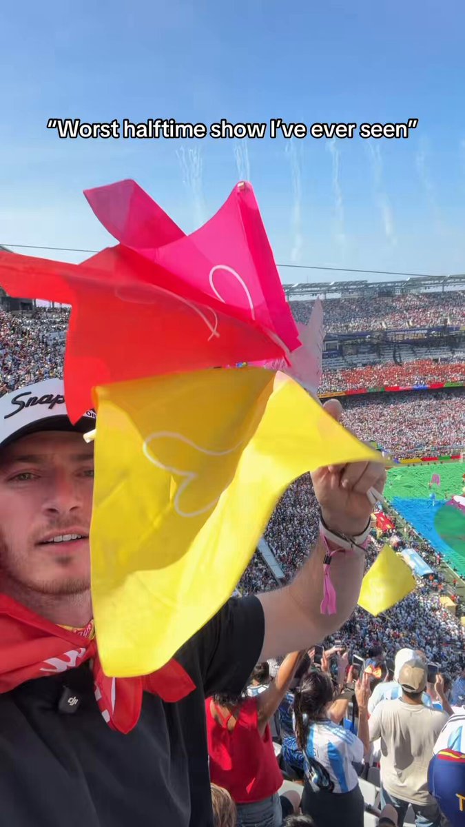 Justin Bieber got paid $1M to do a 3 minute halftime show at the World Cup

His hourly rate was $20M 

His daily rate was $480M 

If Bieber made $480M a day, it’d take him 1,662 days to pass Elon Musk in net worth 