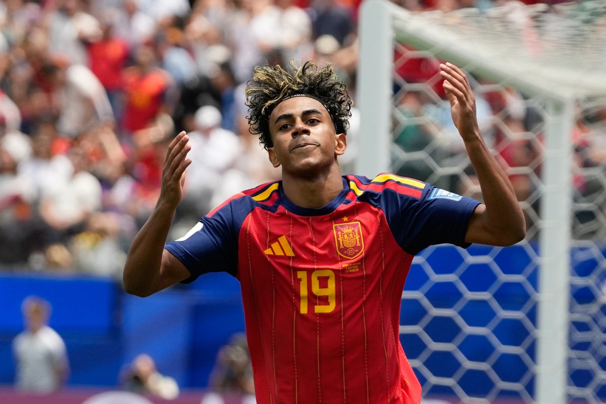 Lamine Yamal on his way to a World Cup Title: 

🇪🇸 Eliminated Cristiano Ronaldo
🇪🇸 Eliminated Kylian Mbappe &amp; Ousmane Dembele 
🇪🇸 Eliminated Lionel Messi 

THE BEST IN THE WORLD. 
