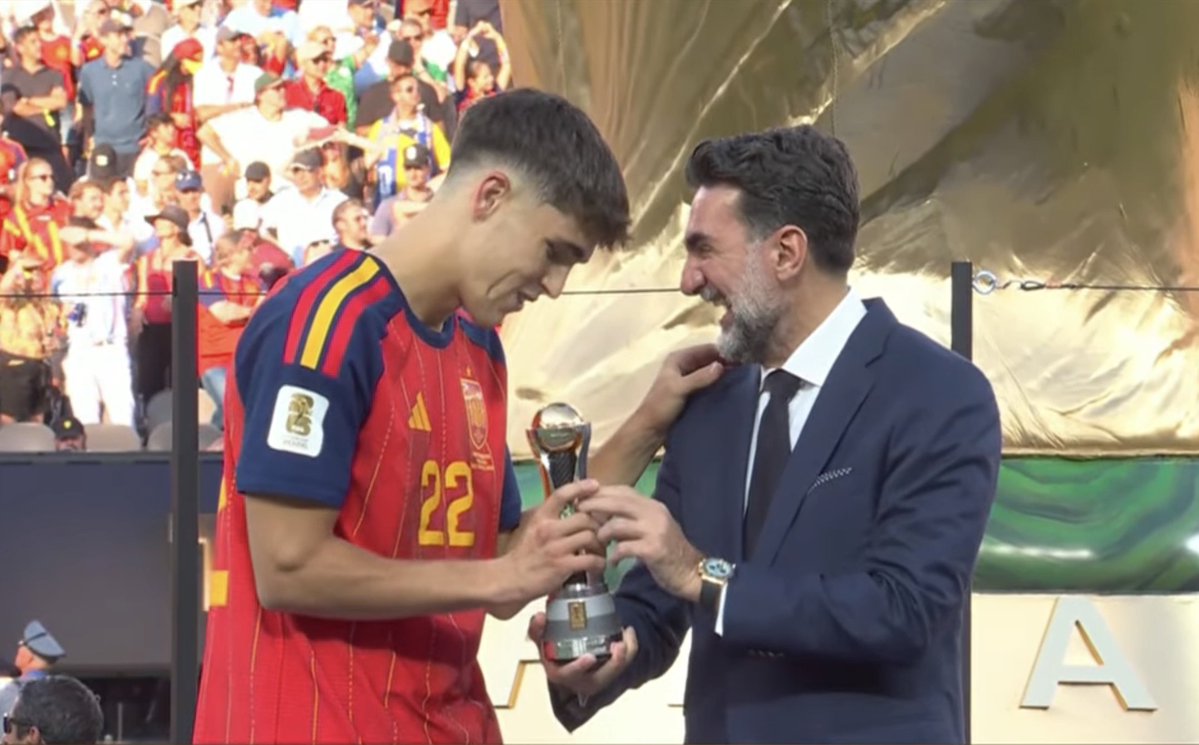 Pau Cubarsi is 19. He played every minute of Spain's World Cup, helping the side keep a record seven clean sheets, and is now crowned the tournament's best young player 🏆

What a defender, what a moment for one so young 🇪🇸 