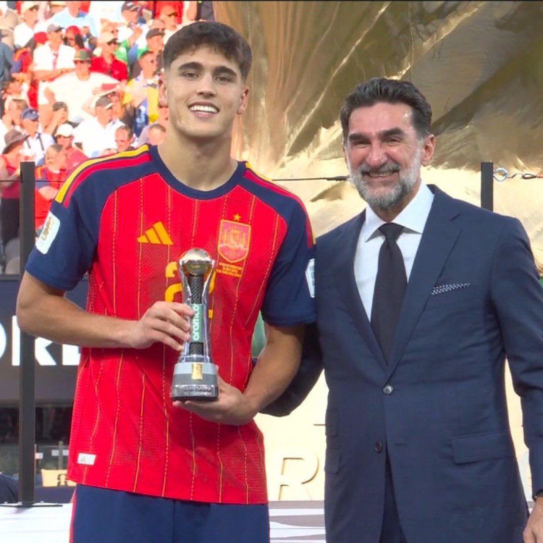 🚨OFFICIAL: Pau Cubarsí wins the Young Player of the Tournament Award at the 2026 World Cup! 