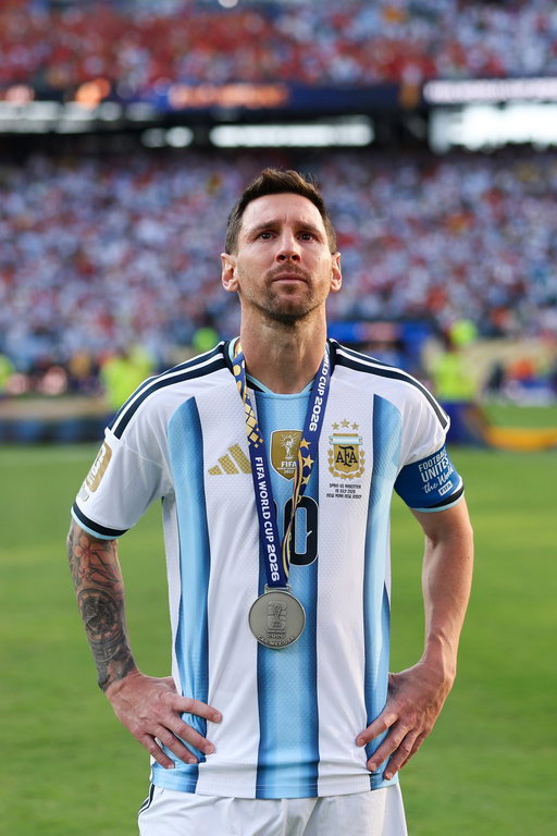 Tus lágrimas son las nuestras, Capitán 👑🇦🇷

Nos diste las alegrías más grandes de nuestras vidas. Gracias por la entrega, por la magia y por dar la vida hasta el último segundo 🙌

¡Te amamos para siempre, Leo! 🩵🤍 