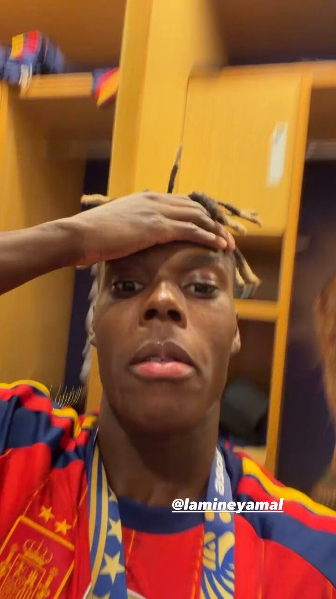 Nico Williams and Lamine Yamal in the locker room after the win 🥇
