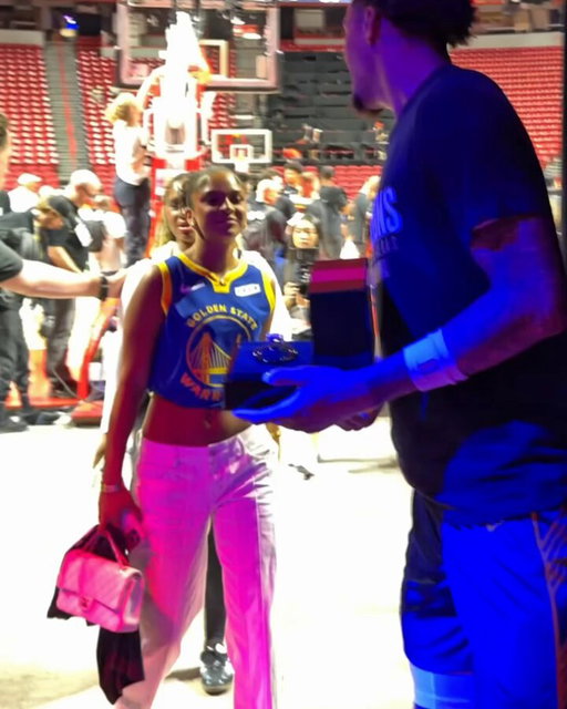 “This can go right in the new house.” 🥹🏠 

Yaxel Lendeborg’s girlfriend knows exactly where his 2026 NBA Summer League Championship Game MVP trophy is going! 