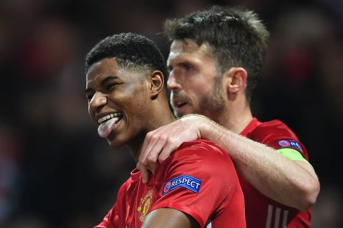 🚨🗣️@David_Ornstein "Marcus Rashford is expected to be reintegrated into the squad...

Rashford only wants to stay at Manchester United if he remains in England, but he would consider top European clubs such as Barcelona, PSG, Bayern Munich or Real Madrid if offers arrive. 

If Rashford stays, it saves United a transfer fee and agent commissions on a new winger, freeing up resources for midfield. 

The club will also need to decide whether they can sell Joshua Zirkzee and for how much, as that will help shape their budget."

[@TheAthleticFC pod]